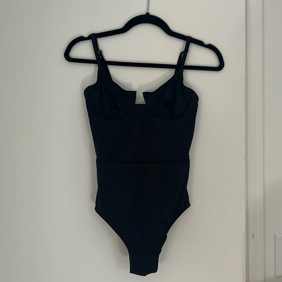 SOLID & STRIPED Other - SOLID & STRIPED Black Underwire One-Piece Swimsuit